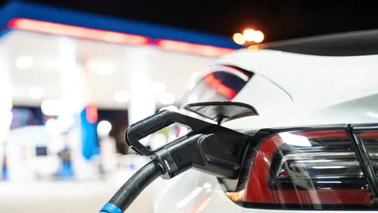 Akaryakıt Fiyatları Neden Düştü? Sürücüleri Sevindiren Detaylar Neler?